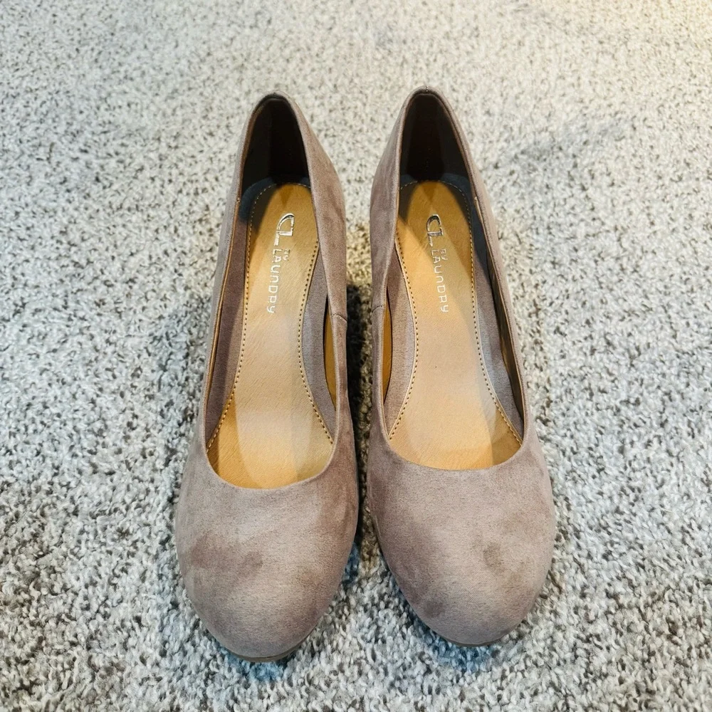 CL by Chinese Laundry Nima Wedge Pump Taupe Super Suede Like New Size 10